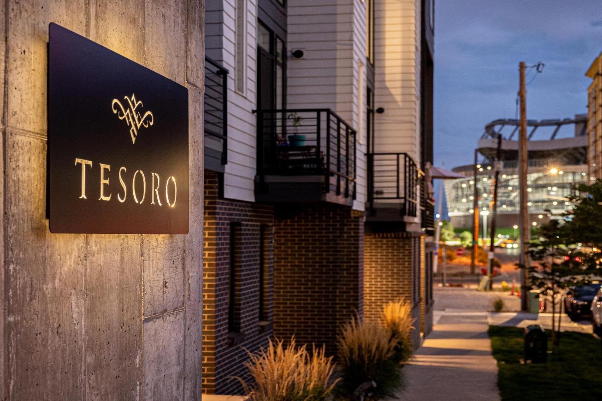 Gameday Oasis - Private Balcony - Jefferson Park - Tesoro Сasa de vacaciones *