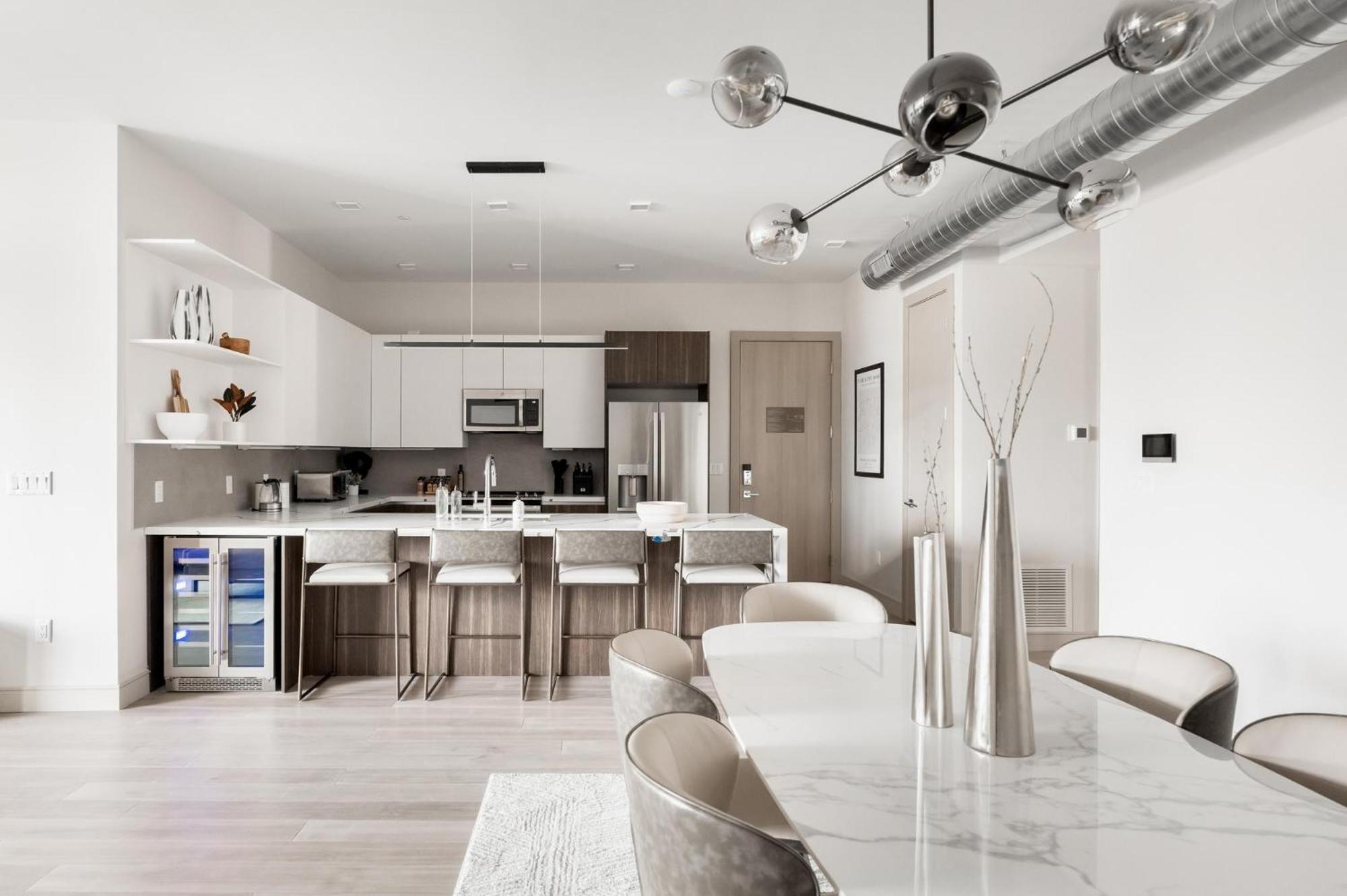 Gameday Oasis - Private Balcony - Jefferson Park - Tesoro Сasa de vacaciones *