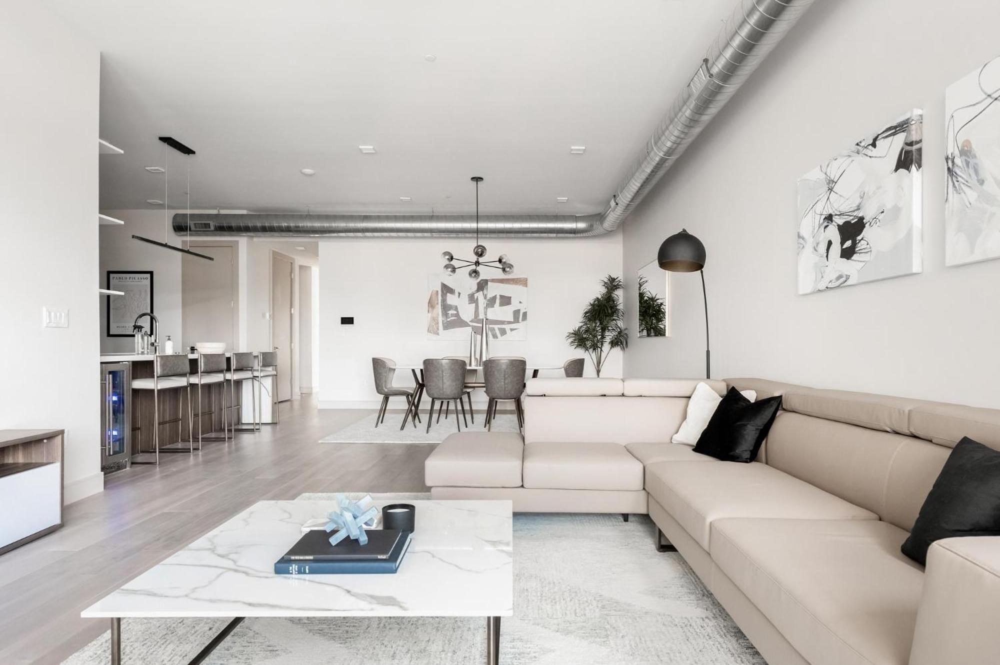 Сasa de vacaciones Gameday Oasis - Private Balcony - Jefferson Park - Tesoro